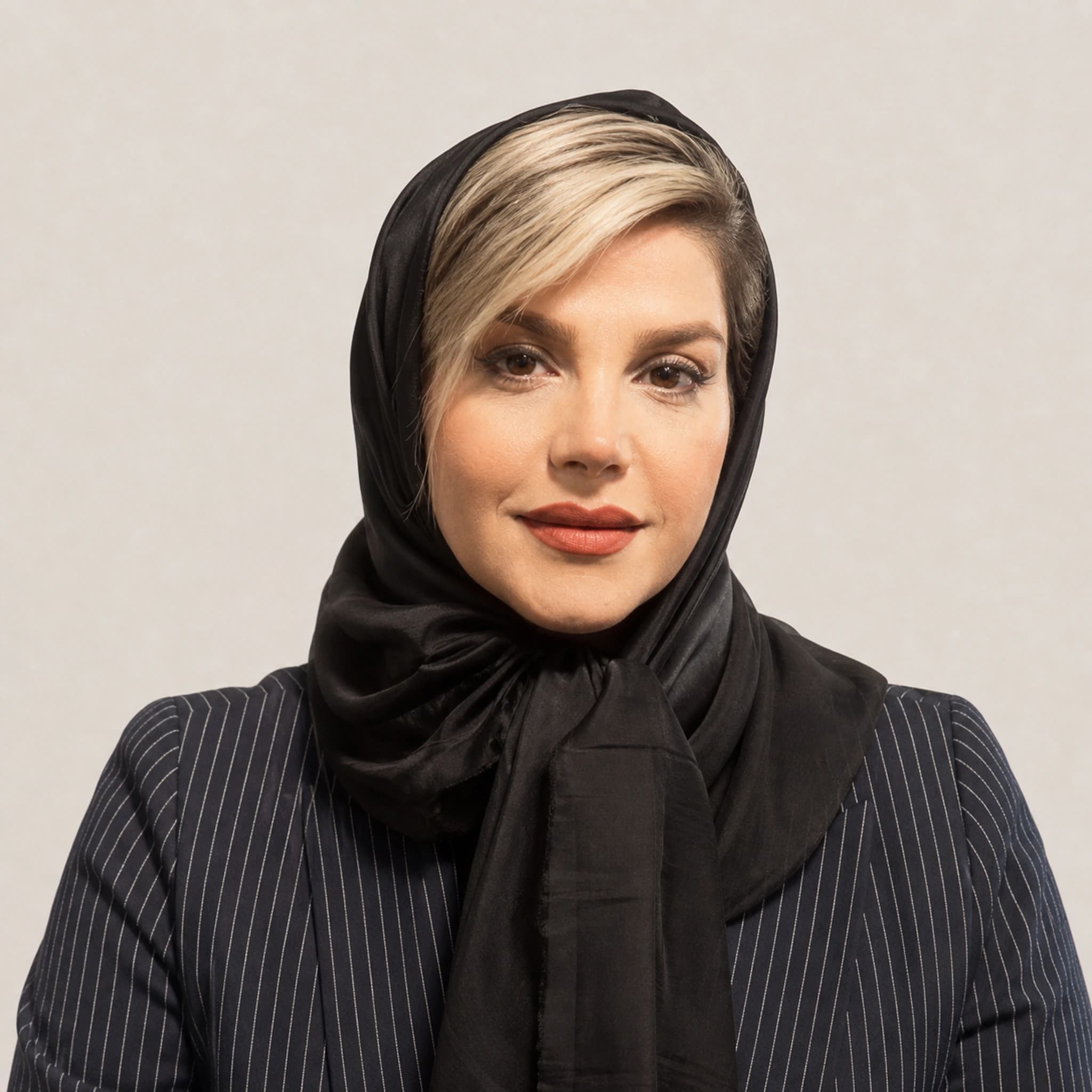 عکس پروفایل رزا درویش