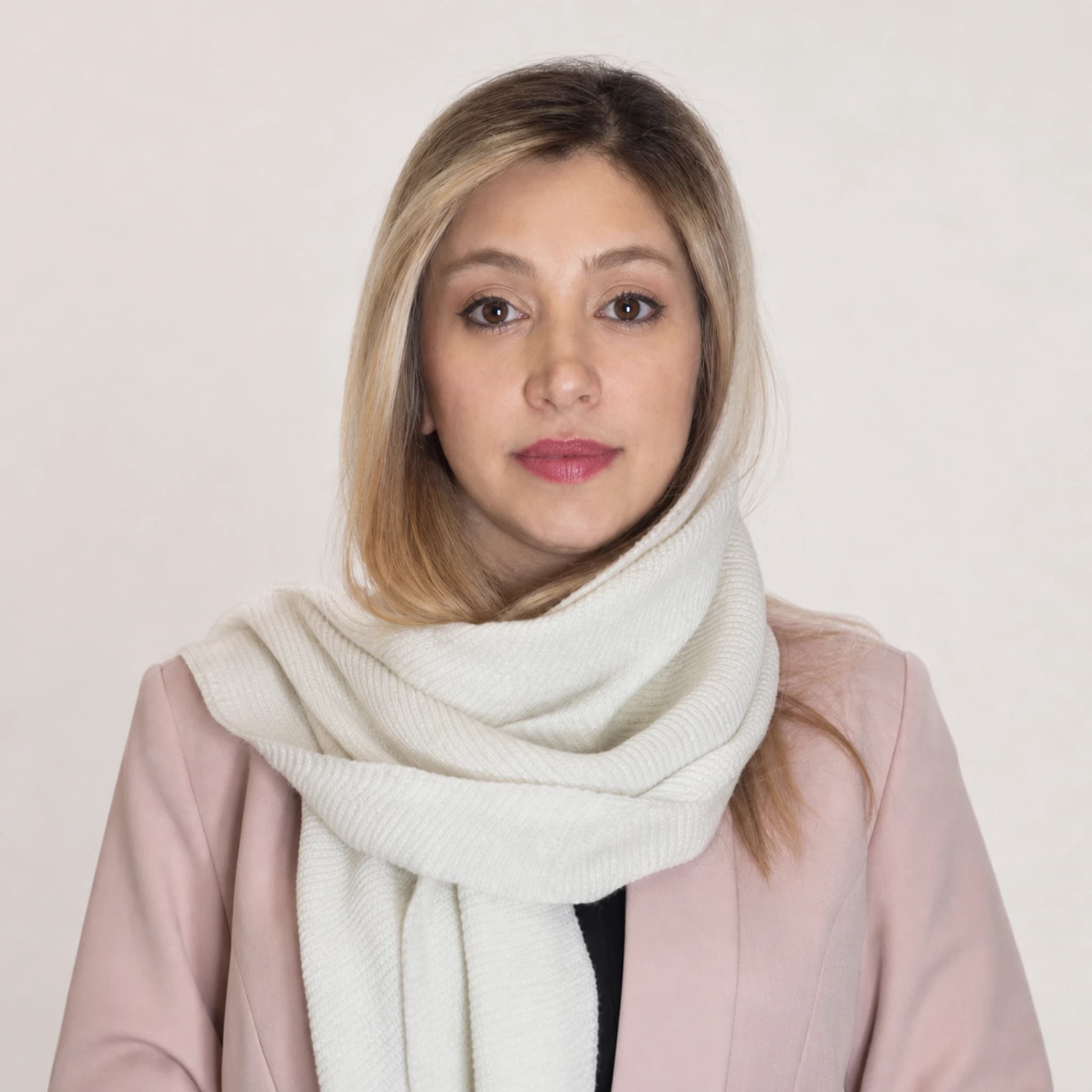 عکس پروفایل نیوشا توانا
